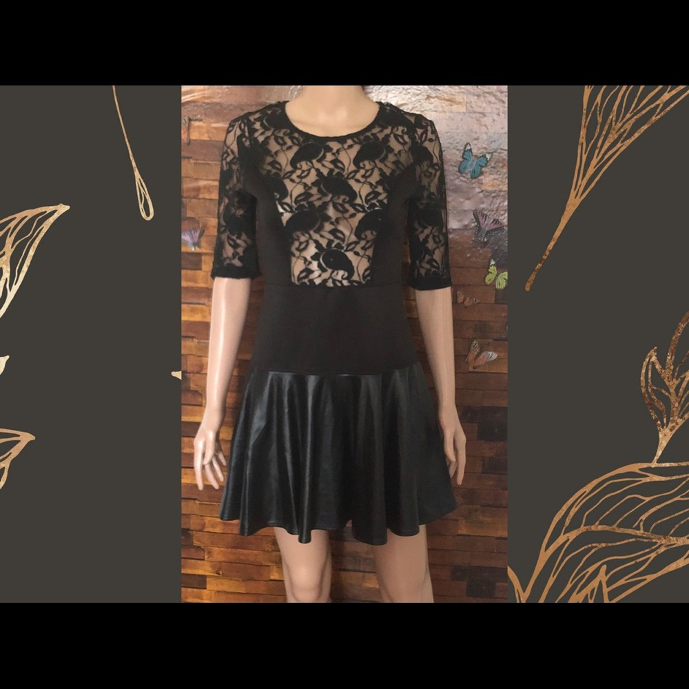 Black lace and faux leather dress!🎩💃